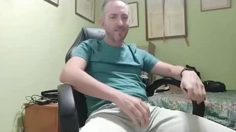 Manu  online show from November 24, 2025, 5:12 pm