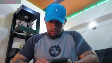 Snapshot of spartacus_cam chatting on December 6, 2024, 5:20 am     online show from December 6, 2024, 5:20 am