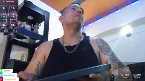 Snapshot of spartacus_cam chatting on December 10, 2024, 5:39 am     online show from December 10, 2024, 5:39 am