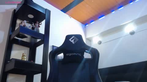 Snapshot of spartacus_cam chatting on December 12, 2024, 6:14 am     online show from December 12, 2024, 6:14 am