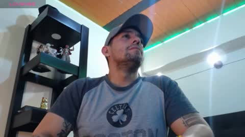 Snapshot of spartacus_cam chatting on December 23, 2024, 6:00 am     online show from December 23, 2024, 6:00 am