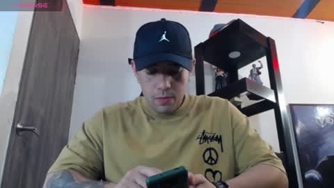 Snapshot of spartacus_cam chatting on December 31, 2024, 5:33 am     online show from December 31, 2024, 5:33 am