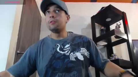 Snapshot of spartacus_cam chatting on January 8, 2025, 5:27 am     online show from January 8, 2025, 5:27 am