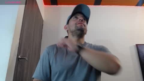 Snapshot of spartacus_cam chatting on January 13, 2025, 5:12 am     online show from January 13, 2025, 5:12 am