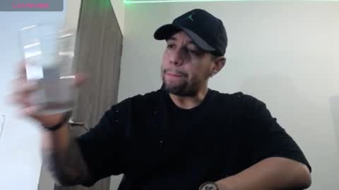 Snapshot of spartacus_cam chatting on January 17, 2025, 5:42 am     online show from January 17, 2025, 5:42 am