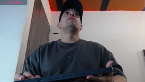 Snapshot of spartacus_cam chatting on January 20, 2025, 5:26 am     online show from January 20, 2025, 5:26 am