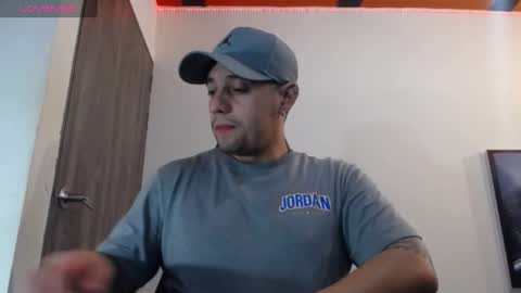 Snapshot of spartacus_cam chatting on January 23, 2025, 5:24 am     online show from January 23, 2025, 5:24 am