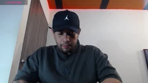 Snapshot of spartacus_cam chatting on February 1, 2025, 5:28 am     online show from February 1, 2025, 5:28 am