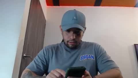 Snapshot of spartacus_cam chatting on February 4, 2025, 5:10 am     online show from February 4, 2025, 5:10 am