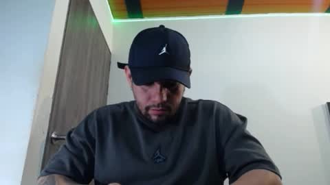 Snapshot of spartacus_cam chatting on February 9, 2025, 5:50 am     online show from February 9, 2025, 5:50 am