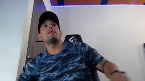 Snapshot of spartacus_cam chatting on February 18, 2025, 6:04 am     online show from February 18, 2025, 6:04 am