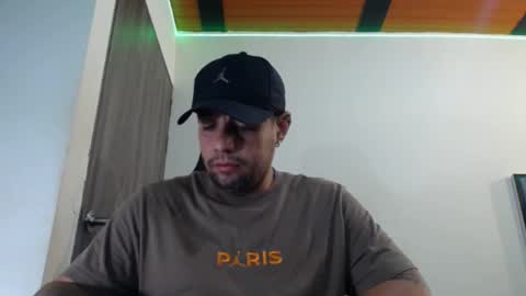 Snapshot of spartacus_cam chatting on February 23, 2025, 5:34 am     online show from February 23, 2025, 5:34 am