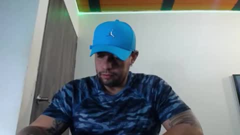 Snapshot of spartacus_cam chatting on February 26, 2025, 5:20 am     online show from February 26, 2025, 5:20 am