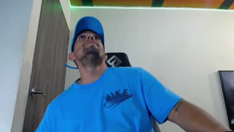 Snapshot of spartacus_cam chatting on February 27, 2025, 6:07 am     online show from February 27, 2025, 6:07 am