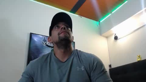 Snapshot of spartacus_cam chatting on September 11, 2025, 7:08 am     online show from September 11, 2025, 7:08 am