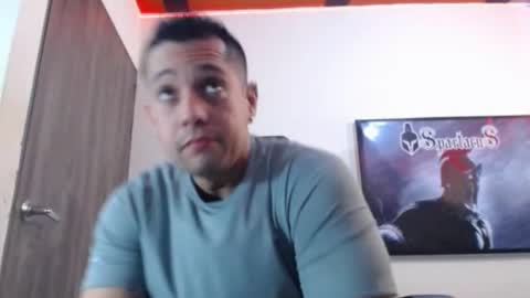 Snapshot of spartacus_cam chatting on September 15, 2025, 5:07 am     online show from September 15, 2025, 5:07 am