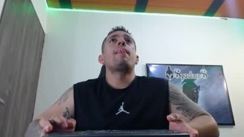 Snapshot of spartacus_cam chatting on September 16, 2025, 5:19 am     online show from September 16, 2025, 5:19 am