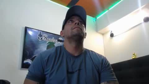 Snapshot of spartacus_cam chatting on September 18, 2025, 7:10 am     online show from September 18, 2025, 7:10 am