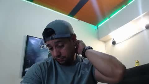 Snapshot of spartacus_cam chatting on September 26, 2025, 7:12 am     online show from September 26, 2025, 7:12 am