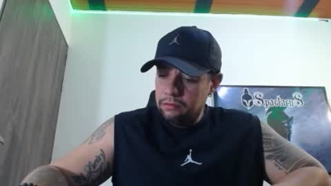 Snapshot of spartacus_cam chatting on October 1, 2025, 5:57 am     online show from October 1, 2025, 5:57 am