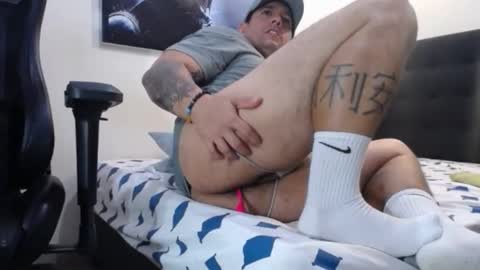 Snapshot of spartacus_cam chatting on October 29, 2025, 6:04 am     online show from October 29, 2025, 6:04 am