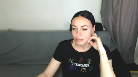 Carla online show from April 18, 2026, 1:15 pm