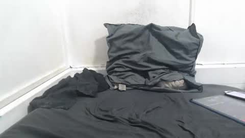 splashyyyz online show from November 16, 2025, 2:44 pm