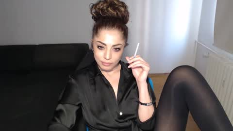 Snapshot of spoiled__doll chatting on March 10, 2025, 2:37 pm Doll online show from March 10, 2025, 2:37 pm