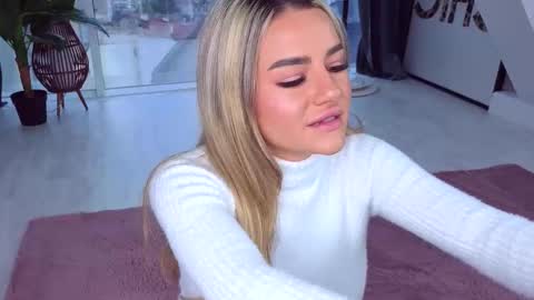 Anna online show from October 7, 2025, 9:39 am