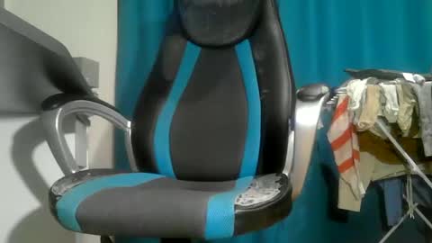 Snapshot of spotzi02 chatting on January 1, 2025, 4:39 pm spotzi02 online show from January 1, 2025, 4:39 pm