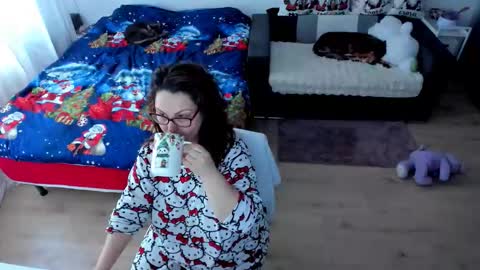 Snapshot of squirt_kimmm chatting on December 5, 2025, 9:40 am Kim online show from December 5, 2025, 9:40 am