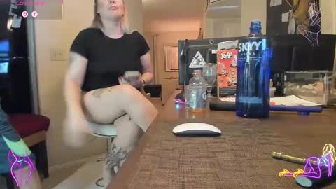 Snapshot of squirt_vip_room chatting on September 27, 2025, 3:44 am Roxy Day  Mossimo Knight online show from September 27, 2025, 3:44 am