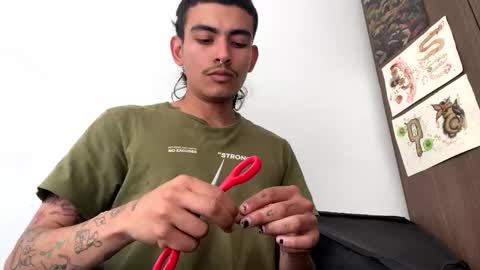 Snapshot of srcejotas chatting on October 1, 2025, 8:15 pm sorry mom online show from October 1, 2025, 8:15 pm