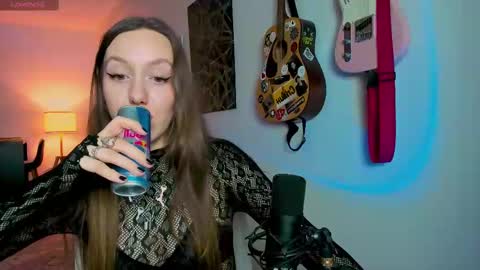 Snapshot of sshawty chatting on February 11, 2025, 2:24 pm Anni if Im offline for a long time Im depressed feel free to support me offline online show from February 11, 2025, 2:24 pm