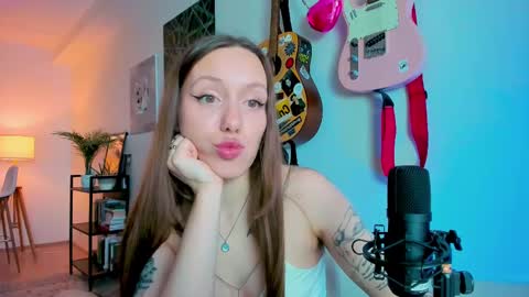 Snapshot of sshawty chatting on March 5, 2025, 1:06 pm Anni if Im offline for a long time Im depressed feel free to support me offline online show from March 5, 2025, 1:06 pm