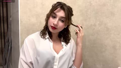 Snapshot of stacicurren chatting on February 24, 2026, 9:13 pm Elli online show from February 24, 2026, 9:13 pm