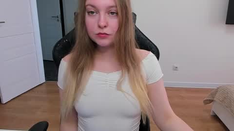 Stacy  online show from March 22, 2026, 1:25 pm