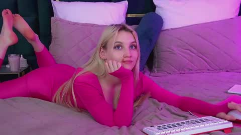 Snapshot of stacyevancesss chatting on November 11, 2025, 8:53 pm StacyEvances online show from November 11, 2025, 8:53 pm