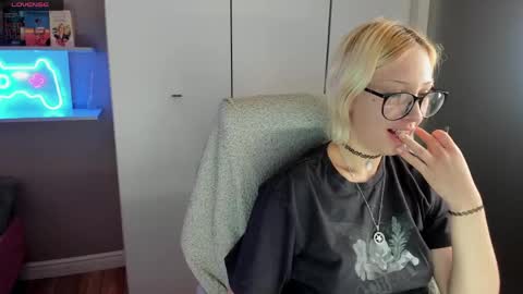 Snapshot of starelli chatting on May 19, 2026, 1:56 am Kate online show from May 19, 2026, 1:56 am