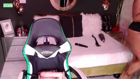 Snapshot of starhappy chatting on September 14, 2025, 1:38 am Welcome Im VICTORIA  Your love is my passion activate my love and moaning with your tips and enjoy with me online show from September 14, 2025, 1:38 am