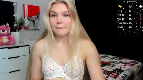 Snapshot of starlight_2004 chatting on January 6, 2025, 6:25 am Caroline online show from January 6, 2025, 6:25 am