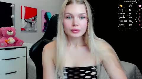 Snapshot of starlight_2004 chatting on October 12, 2025, 6:12 am Caroline online show from October 12, 2025, 6:12 am