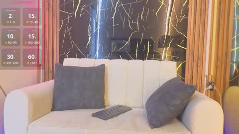 starlight_mature23_aws online show from January 31, 2026, 10:41 pm