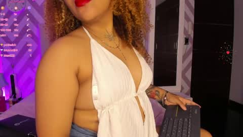 Snapshot of starlightsss_ chatting on May 19, 2026, 1:56 am . online show from May 19, 2026, 1:56 am