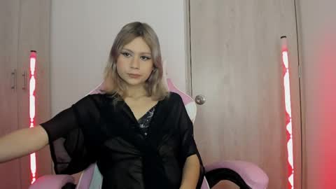 Snapshot of starmoonly chatting on May 10, 2026, 11:32 pm starmoonly online show from May 10, 2026, 11:32 pm