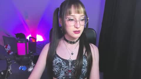 Star Aura online show from March 25, 2026, 9:54 pm