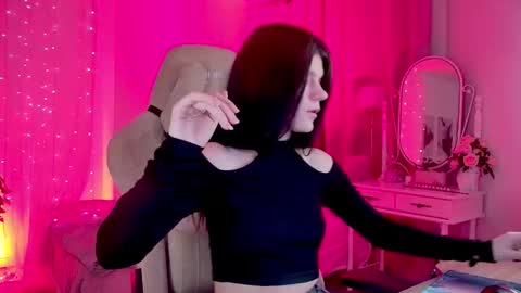 Stasia online show from December 17, 2025, 5:57 am