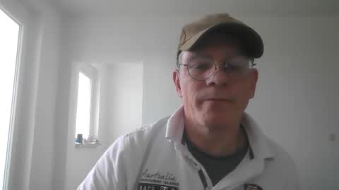 Snapshot of statisfaktion chatting on May 3, 2026, 1:50 pm statisfaktion online show from May 3, 2026, 1:50 pm