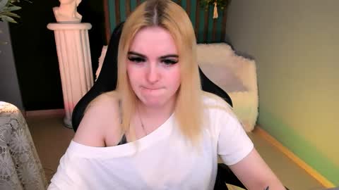 stef_nicks online show from April 6, 2026, 9:10 am