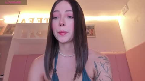 Stefa Gomez  online show from November 17, 2025, 10:43 am